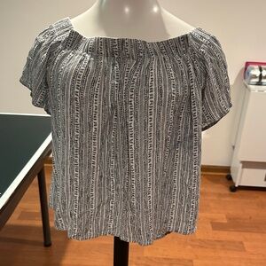 Forever 21 Black and White Patterned Blouse